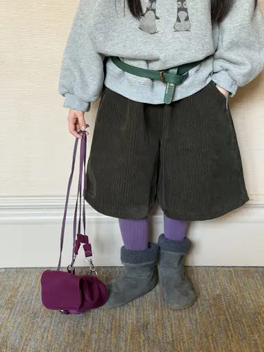 グレー パンツ