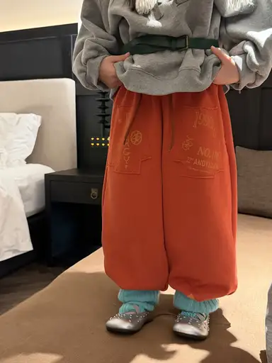 オレンジ パンツ