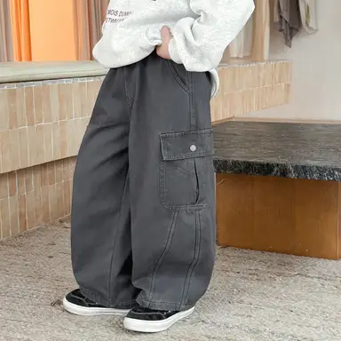 グレー パンツ