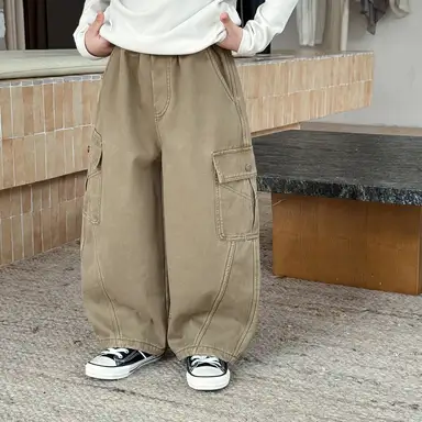 ベージュ パンツ
