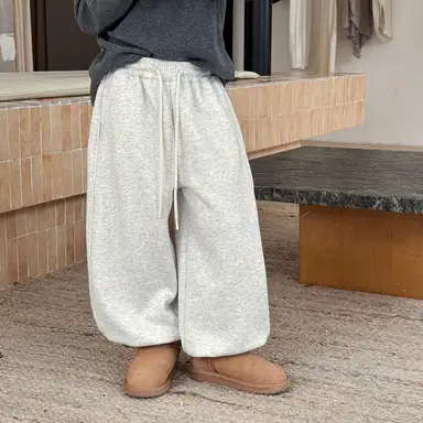 アイボリー パンツ