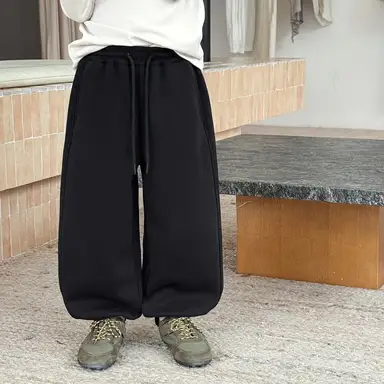 ブラック パンツ