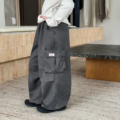 グレー パンツ