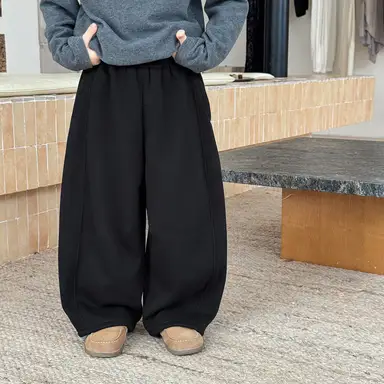ブラック パンツ
