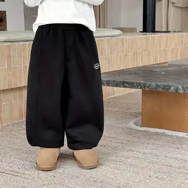 ブラック パンツ
