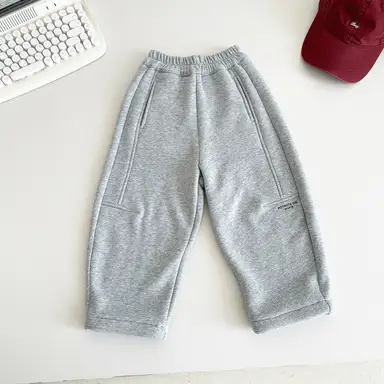 グレー パンツ