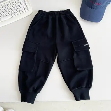 ブラック パンツ