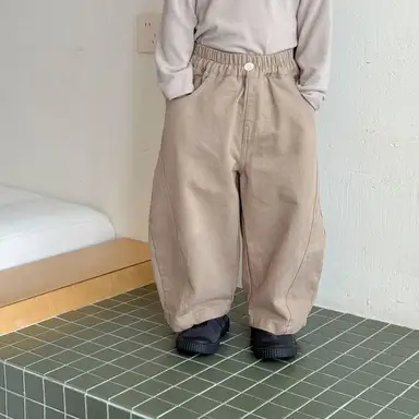 ベージュ パンツ