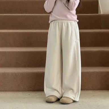 アイボリー パンツ