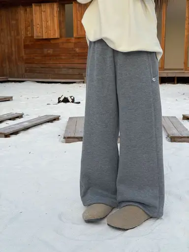 グレー パンツ
