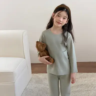 グリーントップス + グリーンパンツ