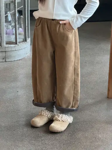 ライトブラウン パンツ