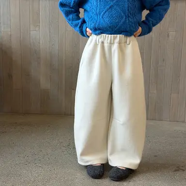 アイボリー パンツ