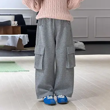 グレー パンツ