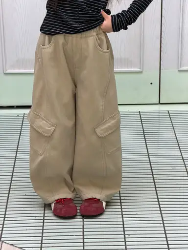 ベージュ パンツ