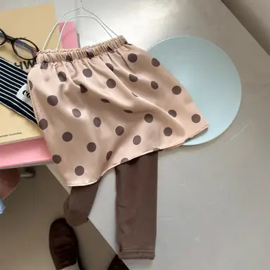 ベージュレギンス（スカート一体型）