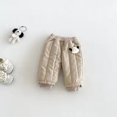 ベージュ パンツ