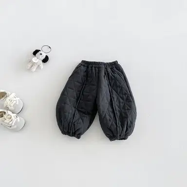 ブラック パンツ