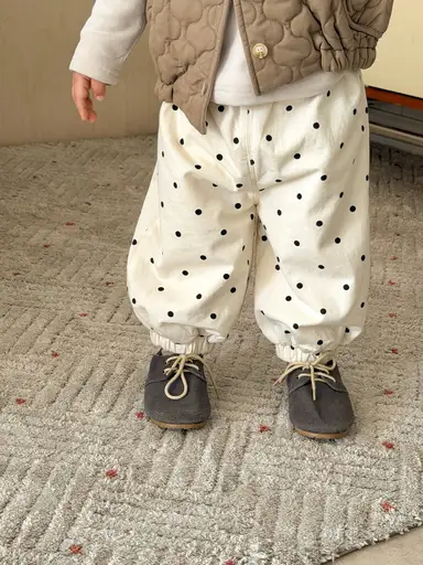 アイボリー パンツ