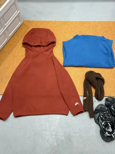 レッド トップス