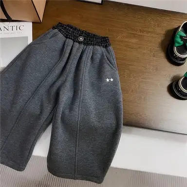 ダークグレー パンツ