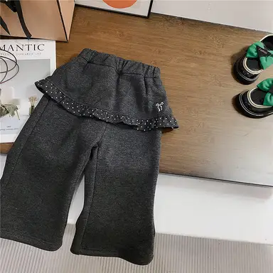 グレー パンツ