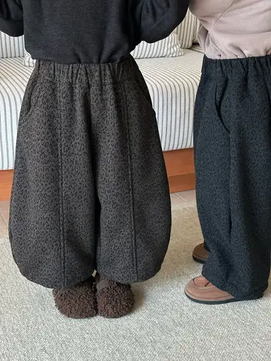 ライトブラウン パンツ